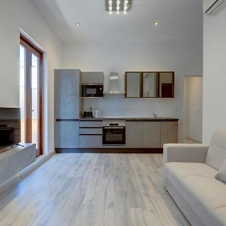 Modern Apartment In The Best Area Of Sliema Buitenkant foto